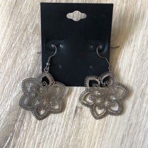 Beautiful Delicate Flower Earrings